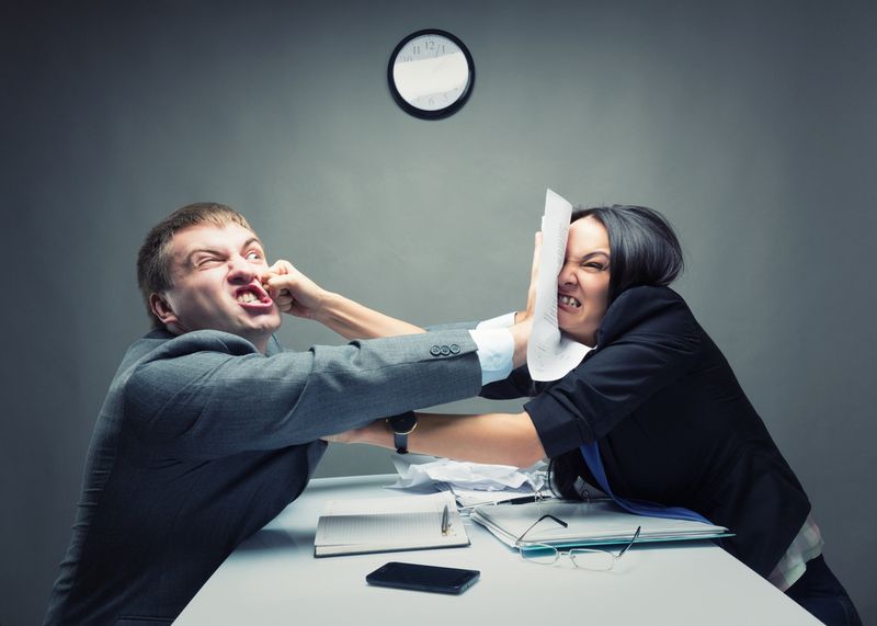 Kenapa Banyak Musuh di Kantor?