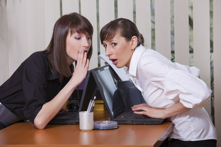 Cara Mengatasi Gosip di Kantor