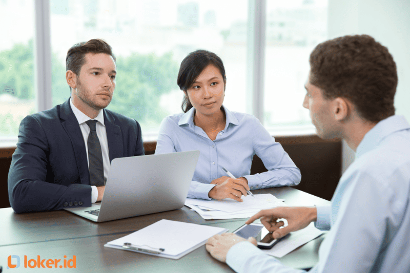 Interviewer Menghadapi Kandidat