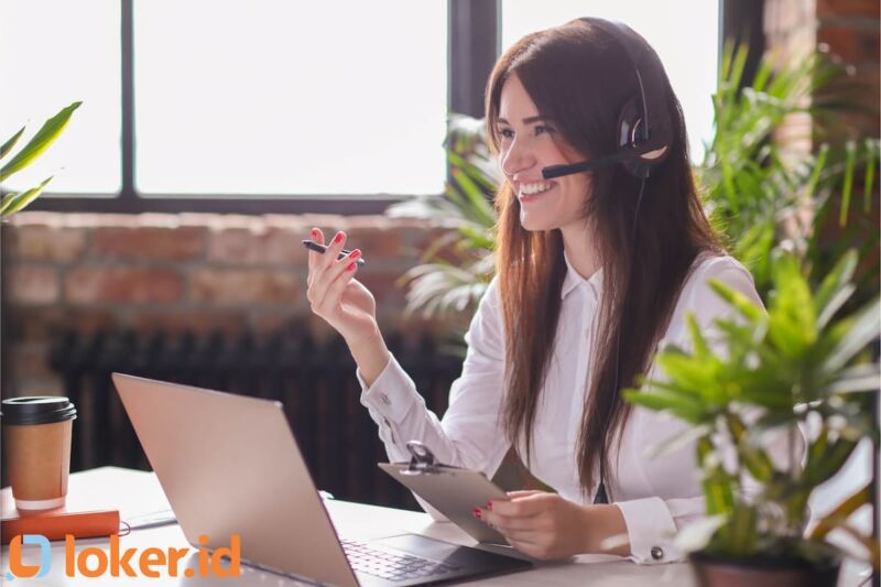 Customer-Service-profesi-2024