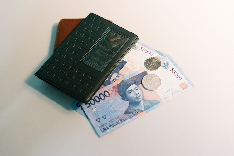 Bagaimana Cara Mengatur Gaji Supaya Tidak Cepat Habis? 11 Tips Terbaik