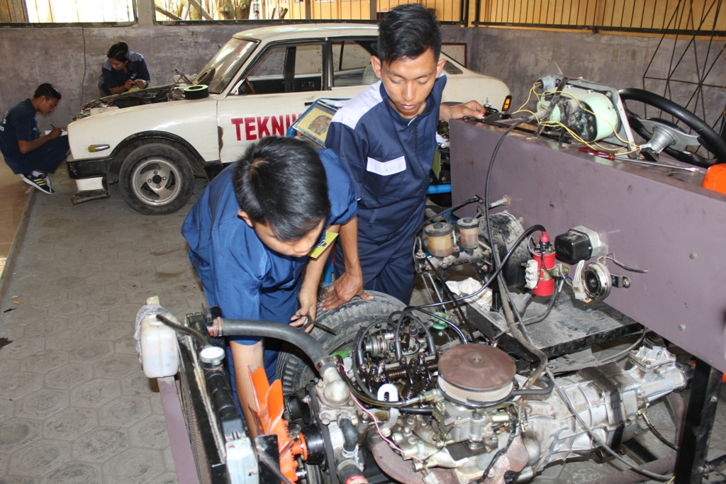 SMK Jurusan Teknik Kendaraan Ringan Otomotif : Pengertian, Apa Saja yang Dipelajari, dan Prospek Kerja