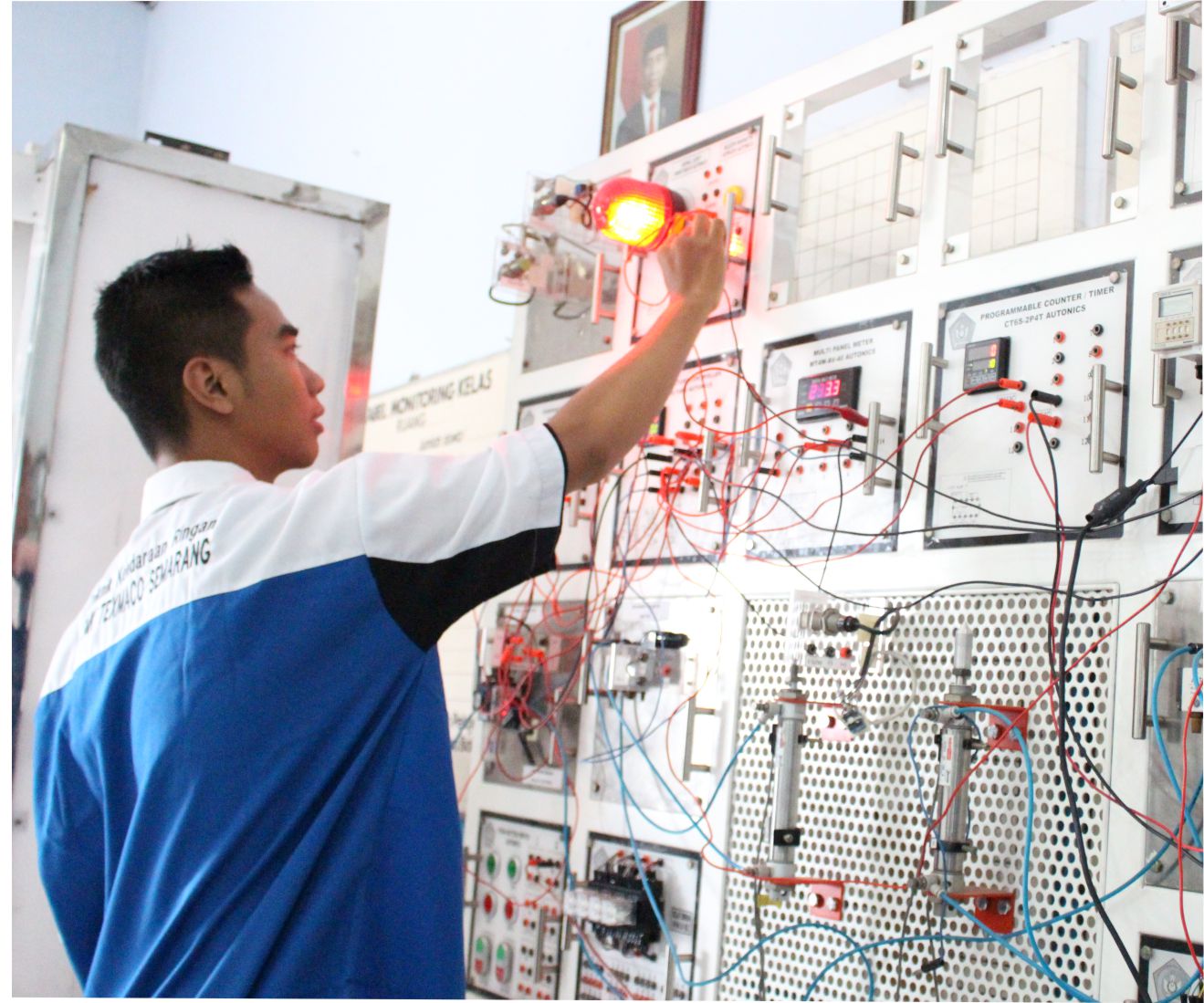 SMK Jurusan Teknik Elektronika Industri: Pengertian, Apa yang Dipelajari, dan Prospek Kerja