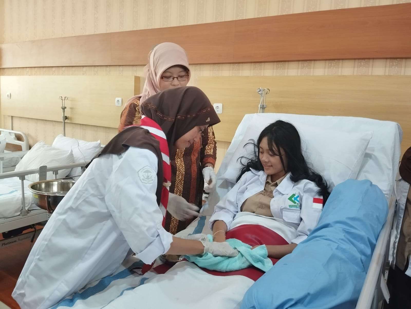 SMK Jurusan Caregiver : Pengertian, Apa yang Dipelajari, dan Prospek Kerja