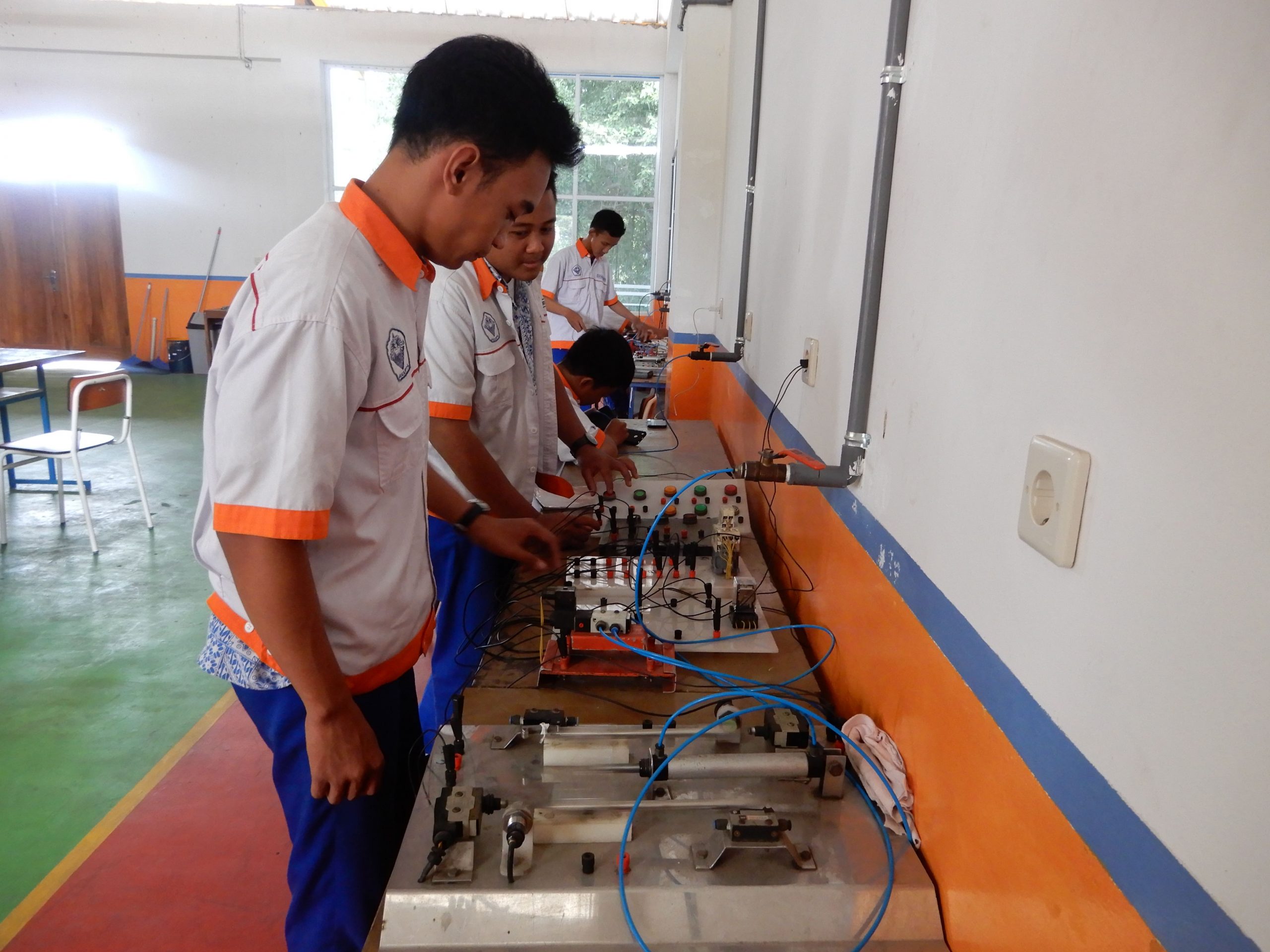 SMK Jurusan Teknik Elektronika Daya dan Komunikasi: Pengertian, Apa yang Dipelajari, dan Prospek Kerja