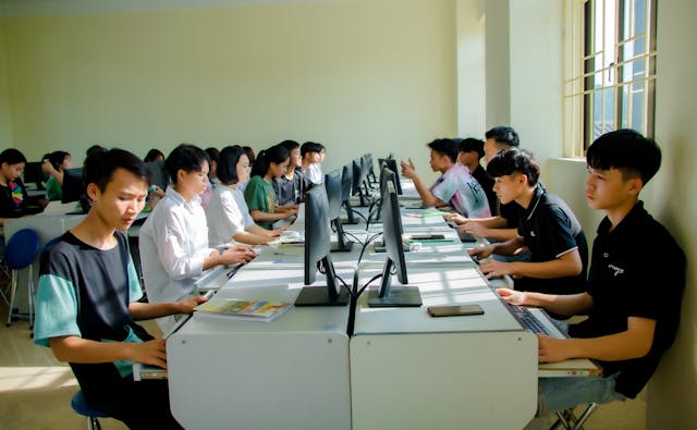 7 Keuntungan Melanjutkan SMK Dibanding SMA Biasa