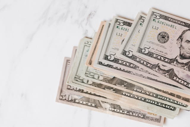 Apa Saja Tunjangan dan Bonus yang Diperoleh Profesi Sales?