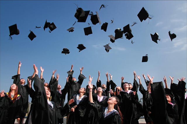 5 Penjelasan Kenapa Fresh Graduate Cocok untuk Pekerjaan Sales