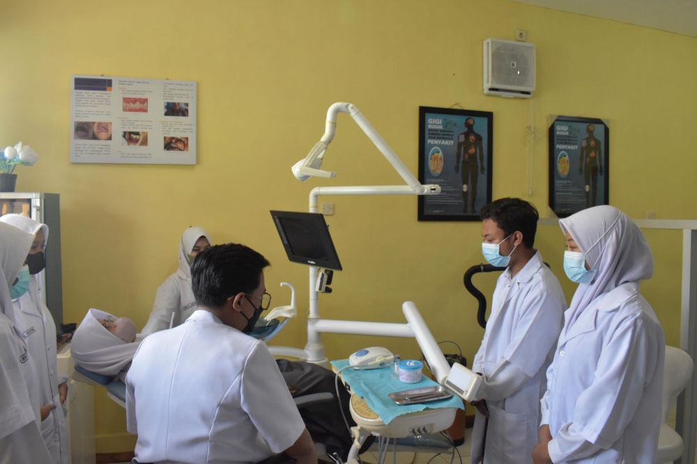 SMK Jurusan Dental Asisten : Pengertian, Apa yang Dipelajari, dan Prospek Kerja