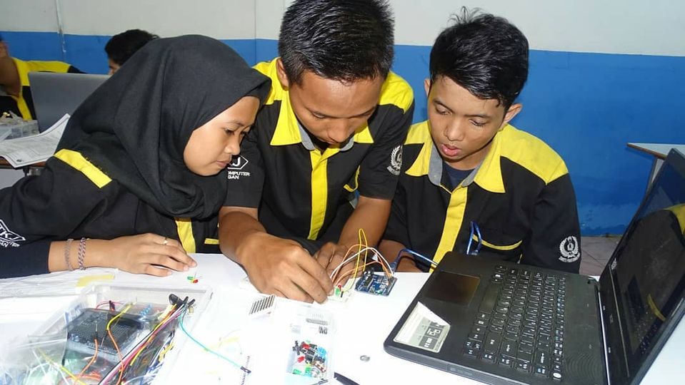 SMK Jurusan Teknik Komputer dan Jaringan: Pengertian, Apa yang Dipelajari, dan Prospek Kerja