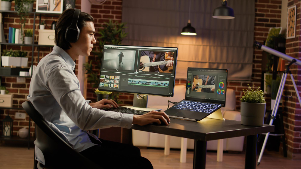 Video Editor : Definisi, Gaji, Skill yang Diperlukan, dan Tugas Tanggung Jawabnya