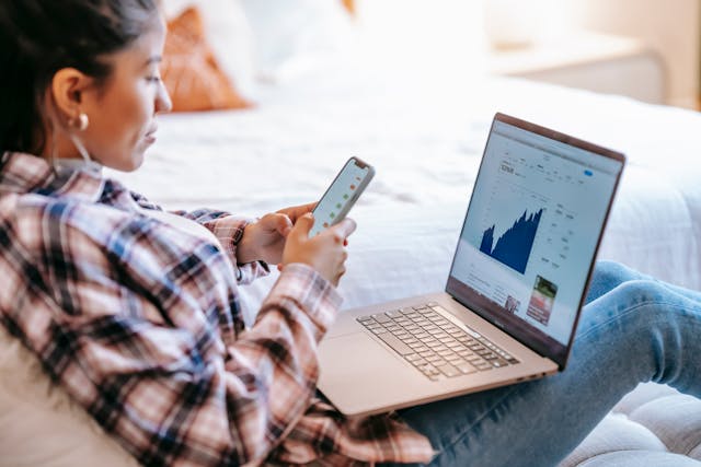 Sales Online : Definisi, Gaji, Skill yang Diperlukan, dan Tugas Tanggung Jawabnya
