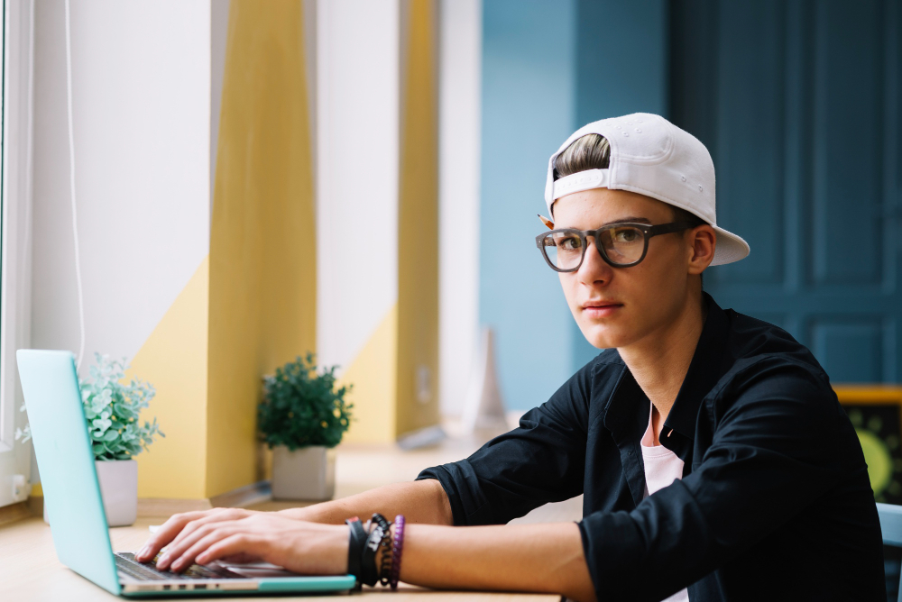 Junior Programmer : Gaji, Skill yang Diperlukan, dan Tugas Tanggung Jawabnya