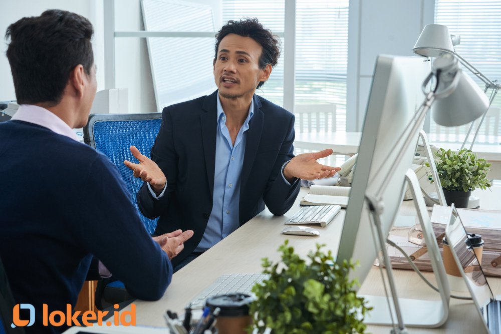 Communications Manager : Gaji, Skill dan Tugas Tanggung Jawabnya