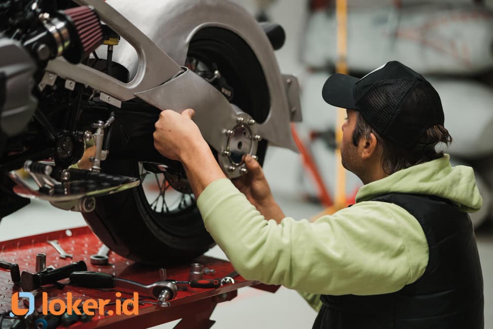 Mekanik Motor: Gaji, Skill yang Diperlukan, dan Tugas Tanggung Jawabnya