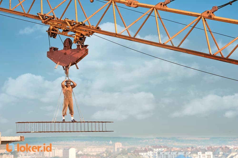 Operator Crane : Gaji, Skill yang Diperlukan, dan Tugas Tanggung Jawabnya