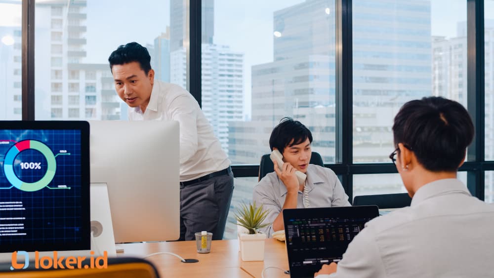 Software Consultant : Gaji, Skill yang Diperlukan, dan Tugas Tanggung Jawabnya