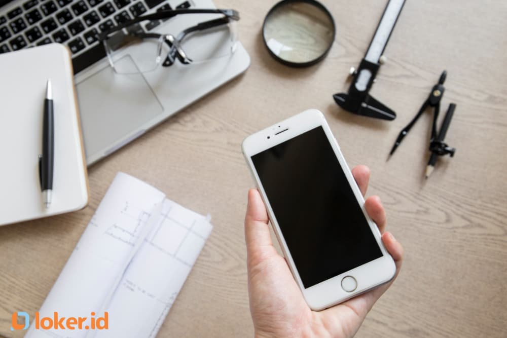 Teknisi Handphone : Gaji, Skill yang Diperlukan, dan Tugas Tanggung Jawabnya