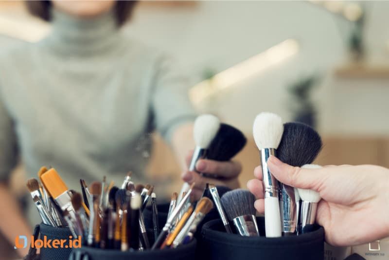 gaji-profesi-makeup-artist-tahun-2024