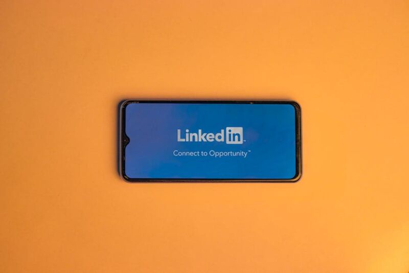 perkembangan-penggunaan-linkedin-tahun-2024