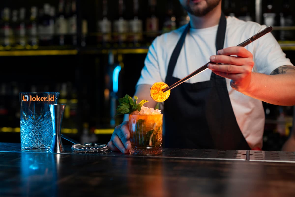 Bartender : Gaji, Skill yang Diperlukan, dan Tugas Tanggung Jawab