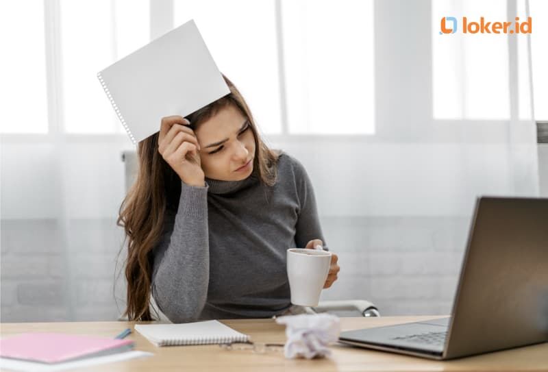 mengapa-merasa-stuck-di-kantor-tahun-2024