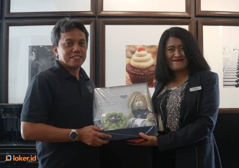Memberikan Selamat pada Asmono Wikan atas terselenggaranya PR INDONESIA Awards (PRIA)_tahun-2024-edited