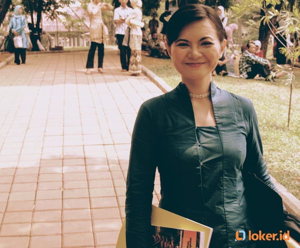 Ester Lianawati: Dari Serigala Betina sampai Rahim yang Berbicara
