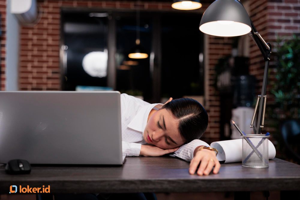 Kok Ada ya Aturan di Beberapa Negara Memperbolehkan Karyawan Tidur di Kantor?