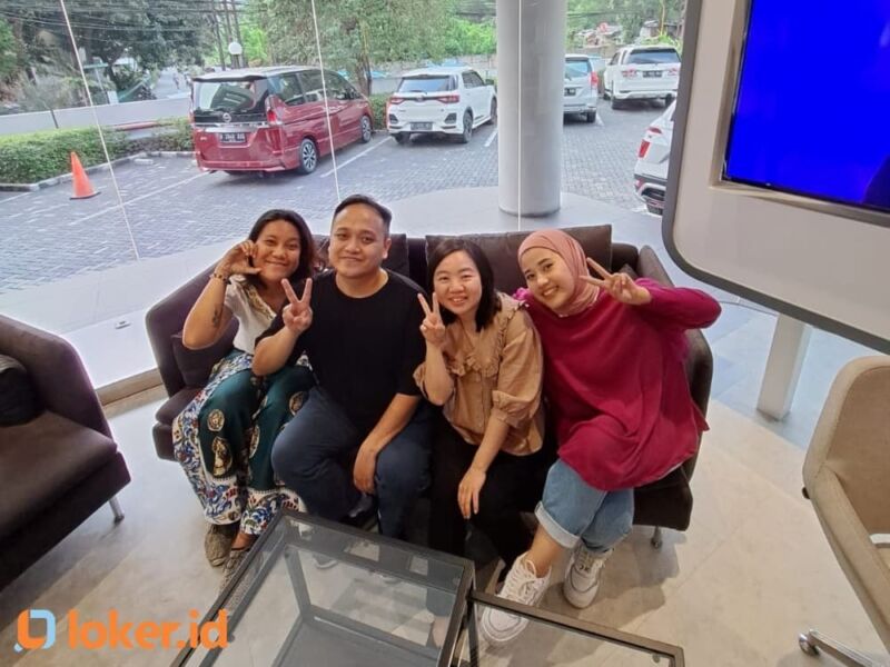 bayu-bersama-rekan-rekan-kerja-tahun-2025