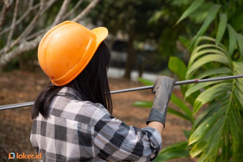 faktor-pertimbangan-white-collar-jadi-blue-collar-tahun-2025