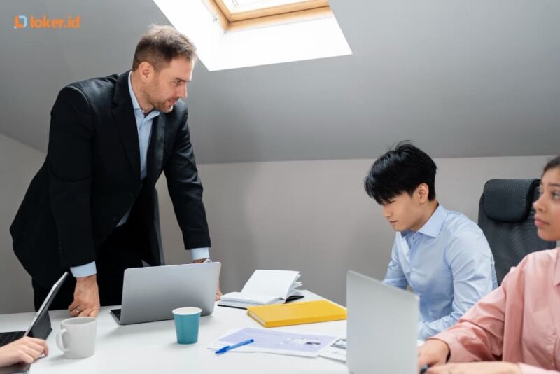 membangun-sifat-kekeluargaan-di-kantor-tahun-2025