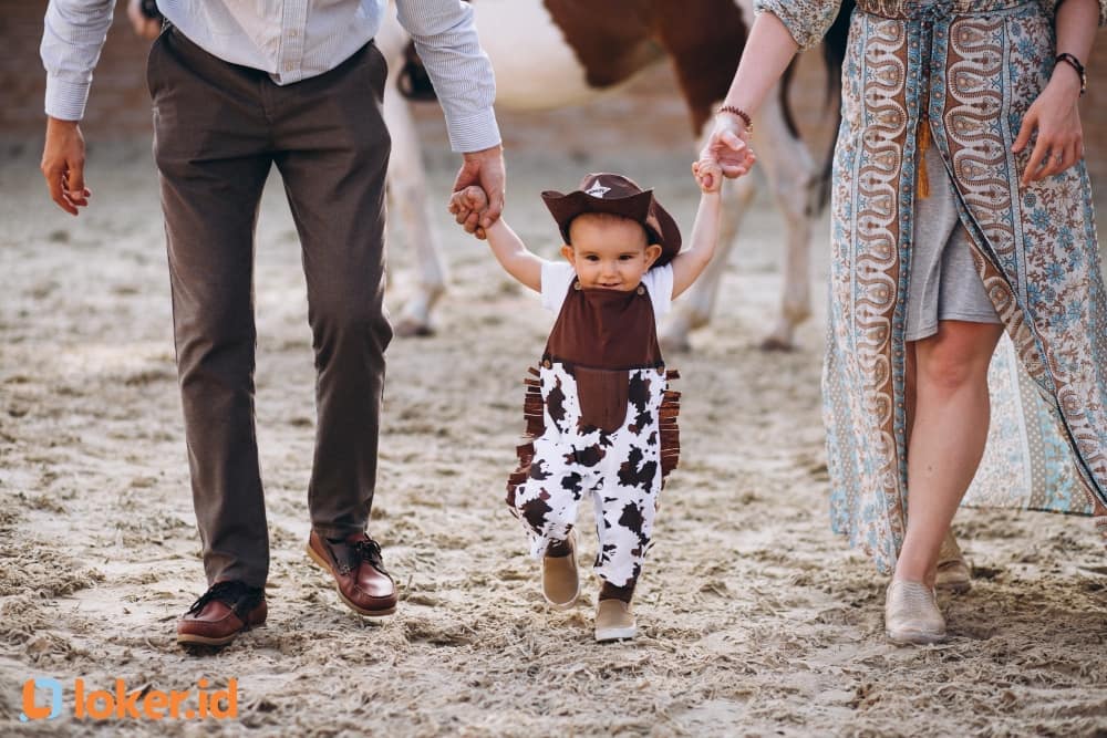 Buat yang Suka Bayi Lucu, Cari Tahu Apa Itu Profesi Baby Wrangler dan Peluangnya