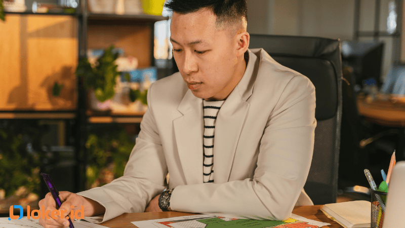 gaji business development executive