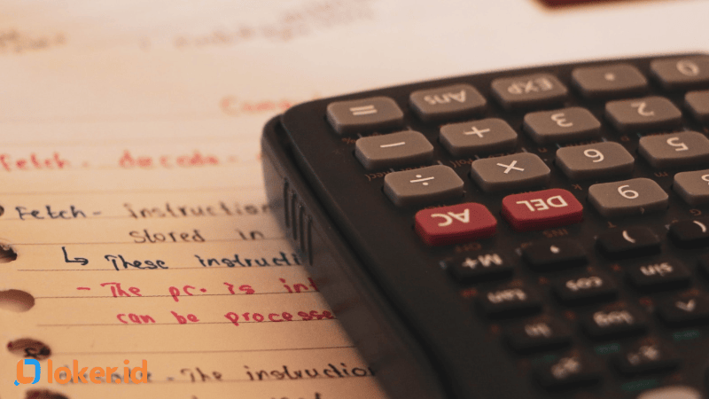 gaji credit analyst