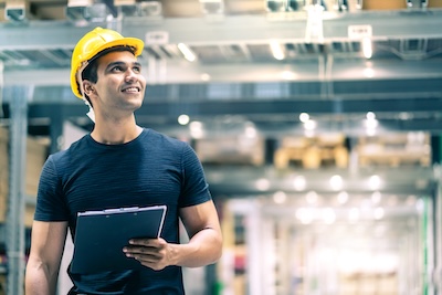 profesi-operator-produksi-gaji-tugas-skill-dan-karier