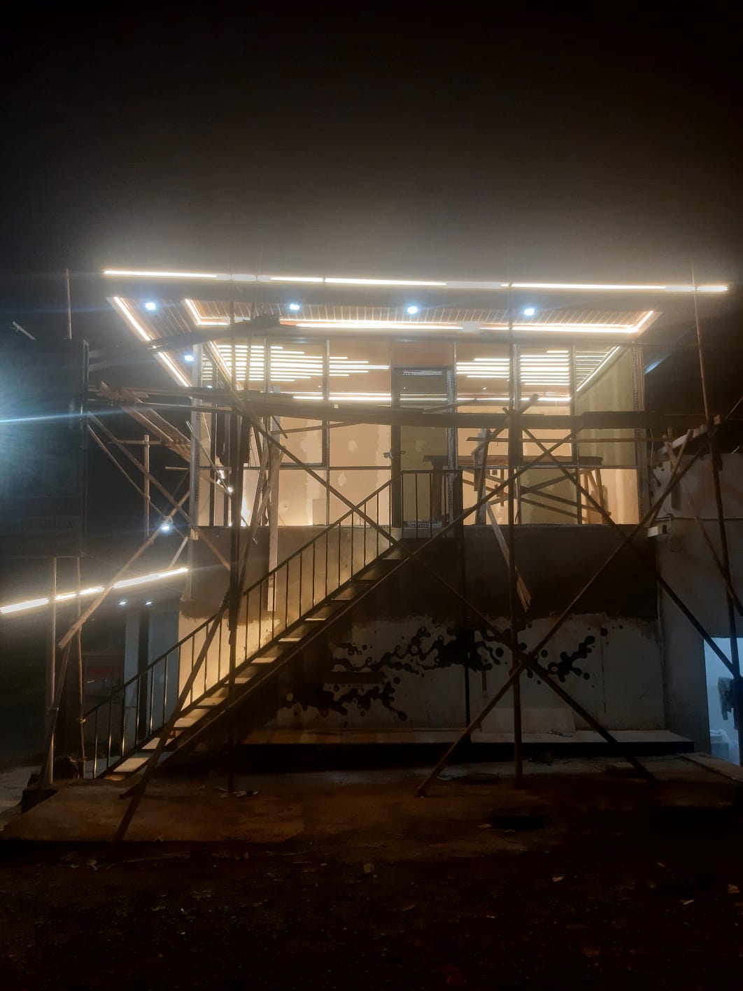 logo Heng Cofee & Eatery